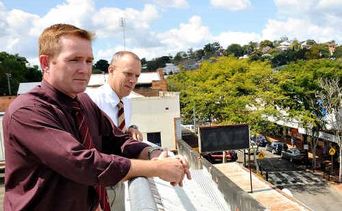 Gympie Detectives, Senior Constables Geoff Savage and Allan Gerard keep an eye Mary Street. Gympie Detectives, Senior Constables Geoff Savage and Allan Gerard keep an eye Mary Street.